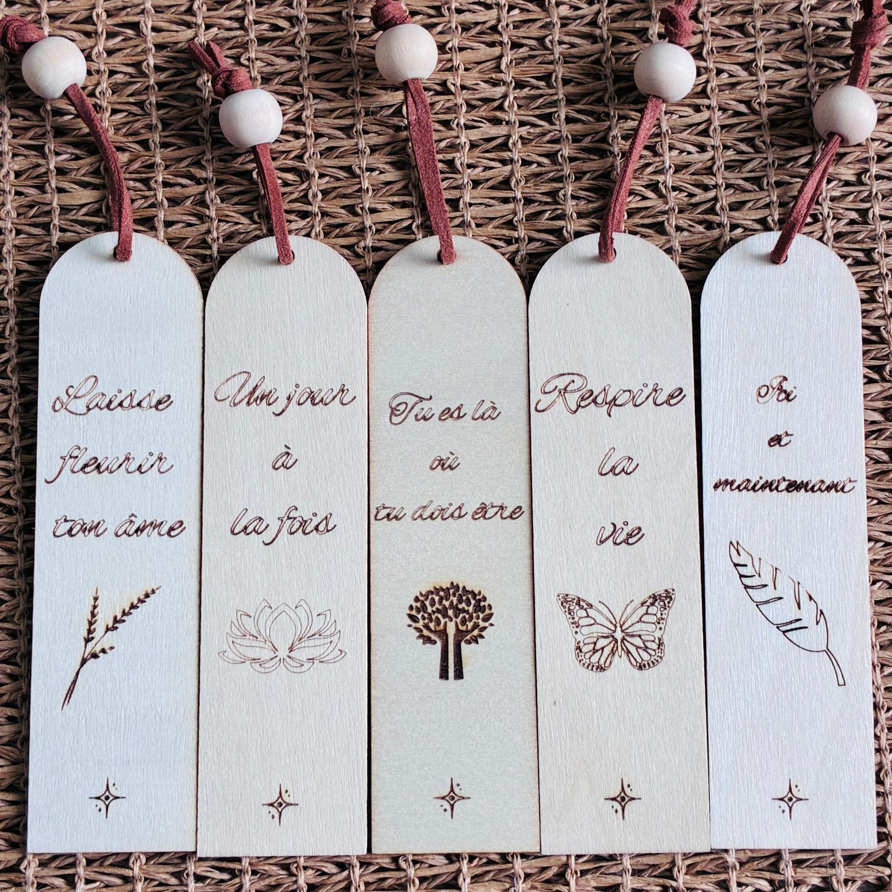 Marque-page personnalisé en bois "Collection Sérénité"