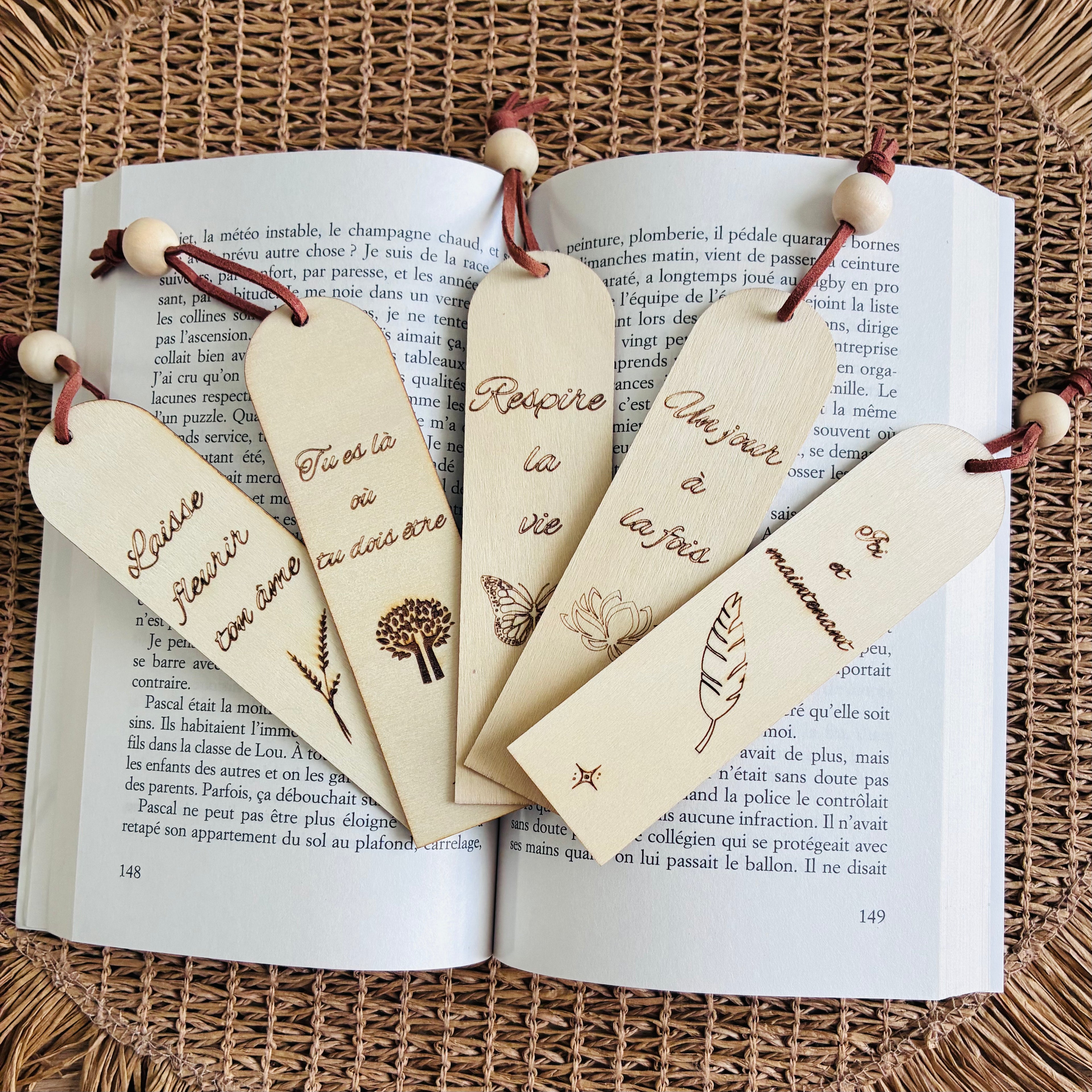 Marque-page personnalisé en bois "Collection Sérénité"