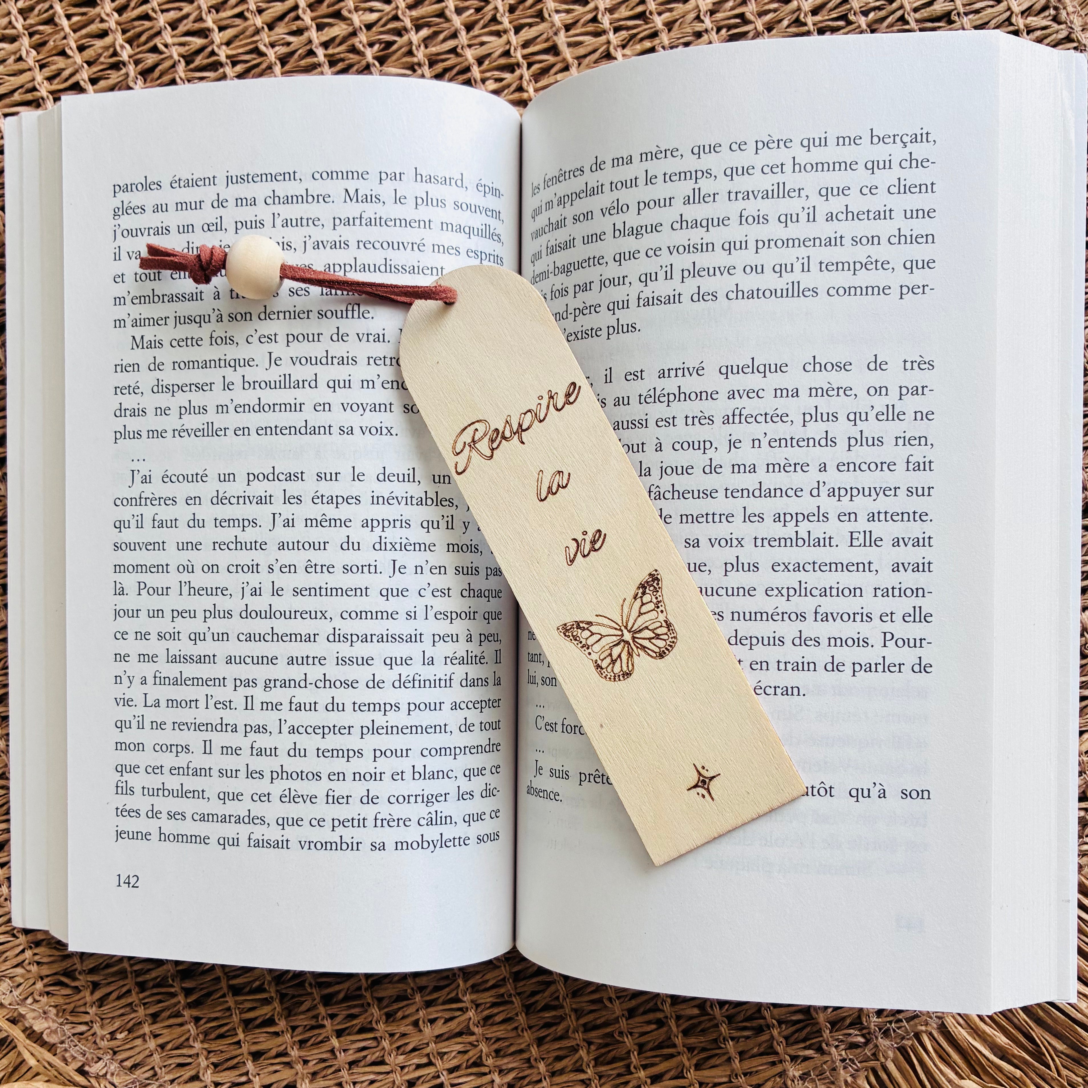 Marque-page personnalisé en bois "Collection Sérénité"